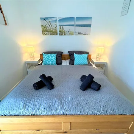 Cozy Bavarian Forest +pool +sauna +netflix 아파트